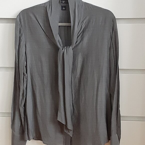 GAP Tops - Beautiful Grey Silk/ Cotton Tie Front Blouse sz L